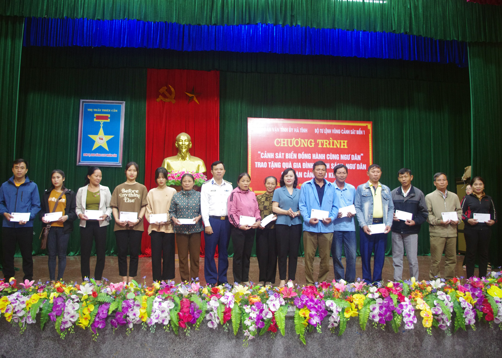 Hà Tĩnh: “Cảnh sát biển đồng hành với ngư dân” 